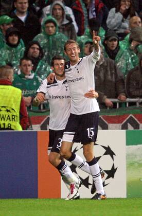 14.09.2010, Fußball Champions League , Gruppe A , SV Werder Bremen - Tottenham Hotspur FC , im Weserstadion Bremen, Jubel Tottenham zum Tor zum 0:1 , v.l. Gareth Bale (Tottenham Hotspurs) , Torschütze Peter Crouch (Tottenham Hotspurs) o0 Jubel, Freude