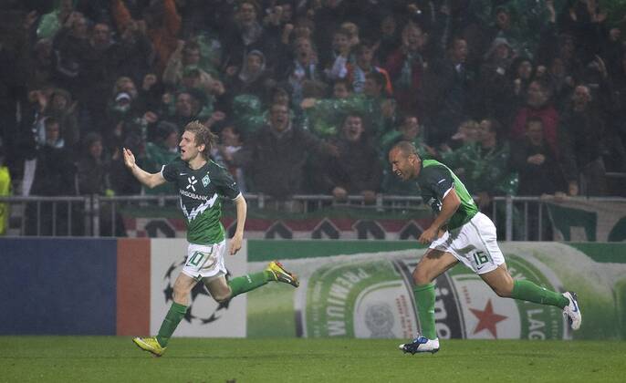 Bremen, 14.09.2010, Fußball Torjubel: Mikael Silvestre (Werder, re.), Marko Marin (Werder) SV Werder Bremen - Tottenham Hotspur FC