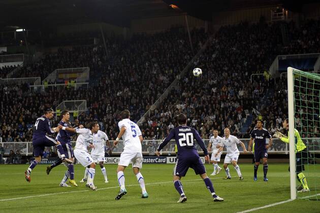 AJ Auxerre - Real Madrid CF - Champions League 2010 2011 - 28.09.2010: Sergio Ramos (li.) und Cristiano Ronaldo (2.v.li., beide Real Madrid) - xJBxAutissierx 