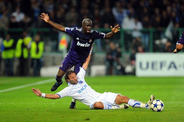 AJ Auxerre - Real Madrid CF - Champions League 2010 2011 - 28.09.2010: Lassana DIARRA (Real Madrid) gegen Cedric HENGBART (Auxerre) - xAnthonyxBibardxFEPx 