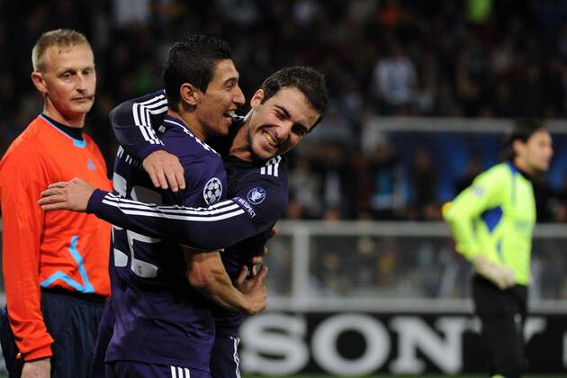 AJ Auxerre - Real Madrid CF - Champions League 2010 2011 - 28.09.2010: Angel DI MARIA und Gonzalo HIGUAIN (re., beide Real Madrid) - xAnthonyxBibardxFEPx  o0 Jubel, Freude