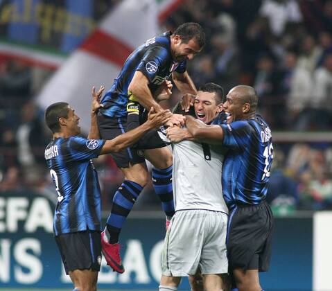 Jubel, Ivan Cordoba, Dejan Stankovic, Julio Cesar, Lucio, Maicon (v.li., Inter) 