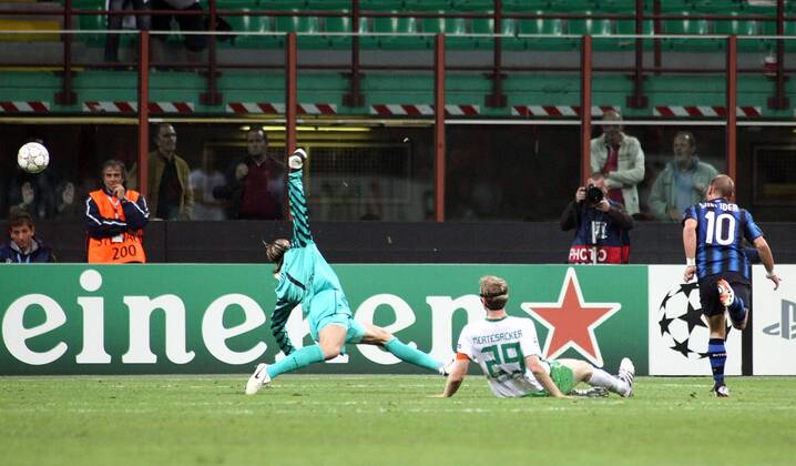 29-09-2010, Inter Mailand (blau) - Werder Bremen (weiß) - Wesley Sneijder (R) Tor zum 3-0 --- 