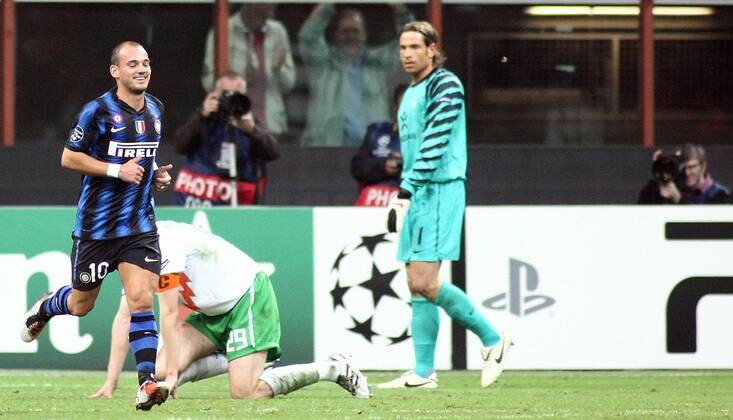 29-09-2010, Inter Mailand (blau) - Werder Bremen (weiß) - Wesley Sneijder (L) Tor zum 3-0, R Tim Wiese (Werder) ---  o0 Jubel Freude