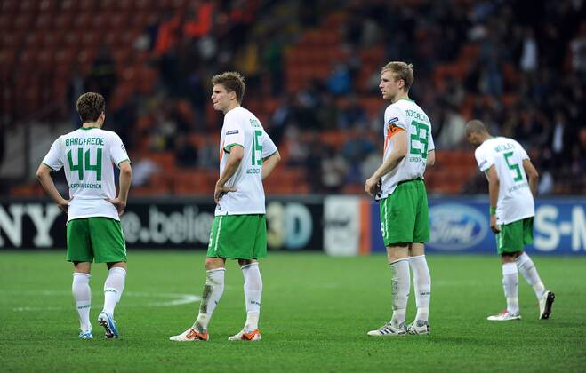 - FUSSBALL CHAMPIONS LEAGUE SAISON 2010 2011 GRUPPE A Inter Mailand - SV Werder Bremen (weiß) 29.09.2010: Philipp Bargfrede , Sebastian Prödl, Per Mertesacker (v. li - SV Werder Bremen) 