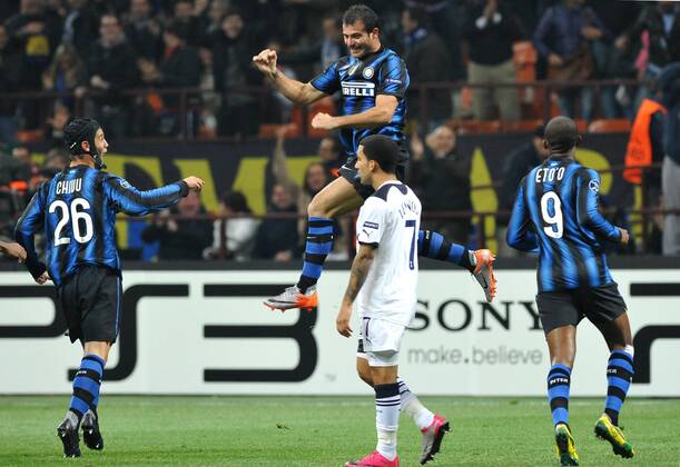 Dejan Stankovic (Inter, 2.R) celebrates his 3:0 with Cristian Chivu (Inter, L) - Inter Mailand vs. Tottenham Hotspur - Champions League - 20.10.2010 - giorgioxperottino