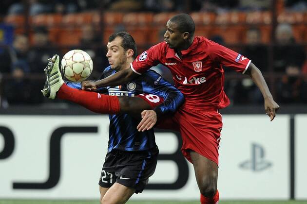 Inter Mailand (blau) - FC Twente Enschede (rot): Goran Pandev (L), Douglas Teixeira 