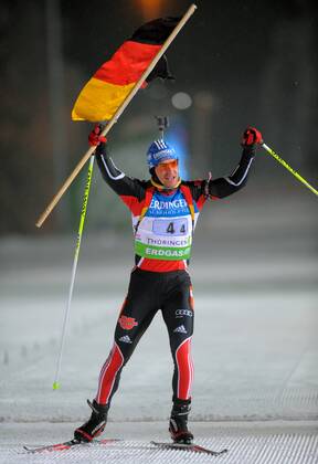 Biathlon IBU WC Oberhof 05.01.2011 Staffel Herren 4x7,5km Michael GREIS GER o0 Jubel, Freude Fahne, Landesfahne Objekte Sieg