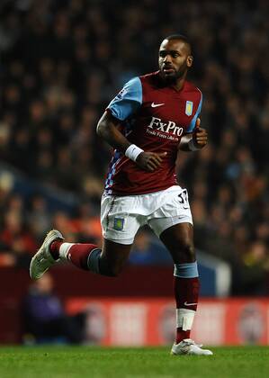 Football - Premier League - Aston Villa vs. Manchester City Aston Villa s new signing Darren Bent celebrates in action on his debut at Villa Park, Birmingham o0 Jubel Freude