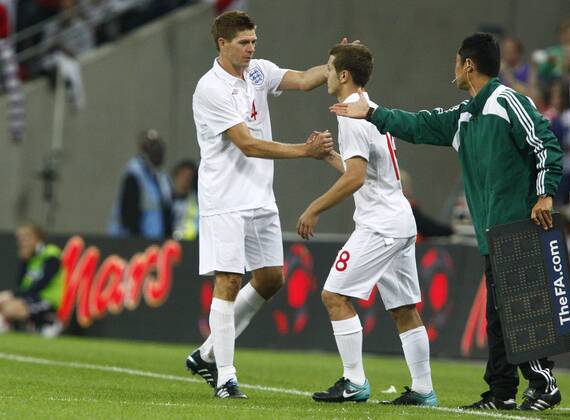 Football - International Friendly - England v Hungary Jack Wilshere (C) comes on as a substitute, to make his debut for England,as a replacement for Steven Gerrard (R)  o0 Auswechslung, auswechseln, Einwechslung, einwechseln, Wechsel, wechseln