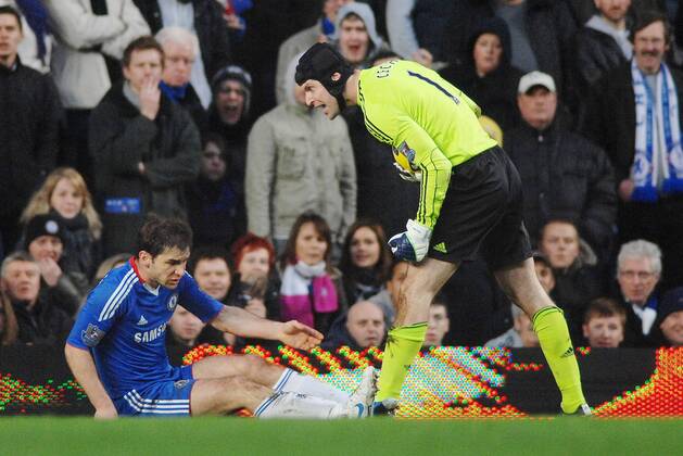Football - Premier League - Chelsea FC London vs. Liverpool FC 06 02 2011 Petr Cech (Chelsea FC London goalkeeper) shouts at Branislav Ivanovic -
