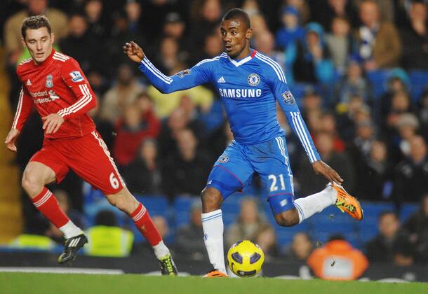Football - Premier League - Chelsea FC London vs. Liverpool FC 06 02 2011 Salomon Kalou (Chelsea FC London, R) Fabio Aurelio (Liv) -