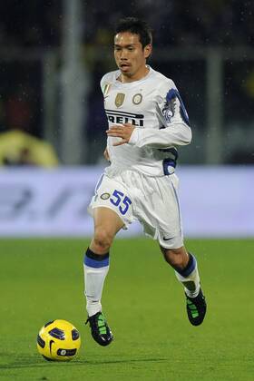 AC Florenz ACF Fiorentina (lila) vs. Inter Mailand (weiß) --- Yuto Nagatomo