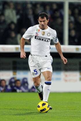 AC Florenz ACF Fiorentina (lila) vs. Inter Mailand (weiß) --- Dejan Stankovic