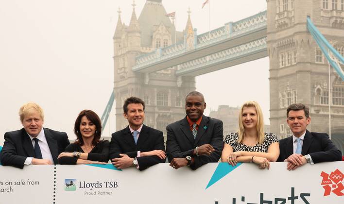 L-R - London Mayor Boris Johnson, LOCOG president Sebastian Coe (both GBR), Nadia Comaneci (Romania), Carl Lewis (USA), Rebecca Adlington (GBR) and Olympics Minister Hugh Robertson (GBR) pose at a photocall to launch the London 2012 Olympics tickets going on sale today at City Hall, London -  LON2011031511 o0 Verkauf Ticket Karten Eintrittskarten