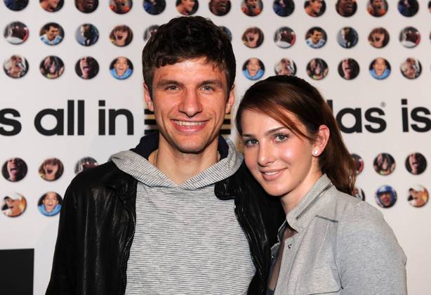 Start zur Werbekampagne - adidas is all in --- Thomas Müller mit Frau Lisa (FC Bayern München)  o0 Spielerfrau, Partnerin, Frau, Ehefrau Familie Freude