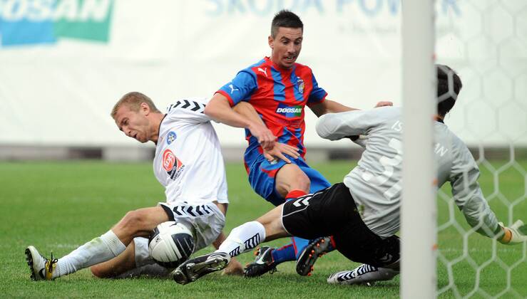 Champions League 2. qualification match Viktoria Pilsen against Pyunik Yerevan on July 19, 2011 in Pilsen, Czech Republic. Pictured Varazdat Haroyan, Milan Petrzela, Karen Israelyan. (CTKxPhoto PavelxRakusan)  CTKPhoto201107190367501