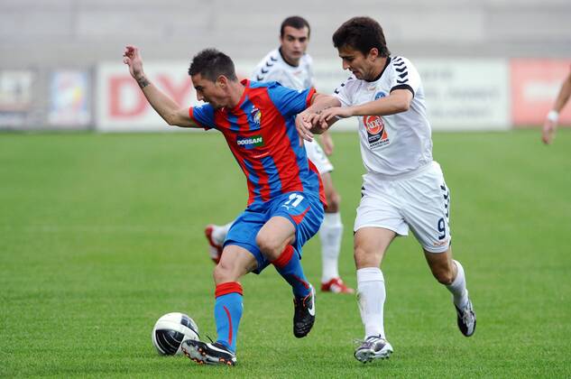 Champions League 2. qualification match Viktoria Pilsen against Pyunik Yerevan on July 19, 2011 in Pilsen, Czech Republic. Pictured Milan Petrzela, Edgar Malakyan. (CTKxPhoto PavelxRakusan)  CTKPhoto3201107190366001