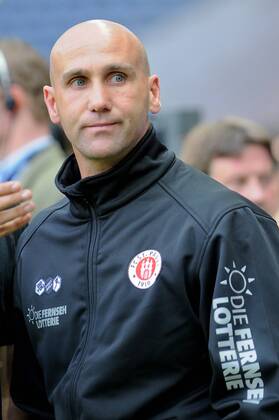 Fußball 2. Bundesliga Eintracht Frankfurt - FC St. Pauli am 25.07.2011 in Frankfurt am Main Andre Schubert ( Trainer St. Pauli )