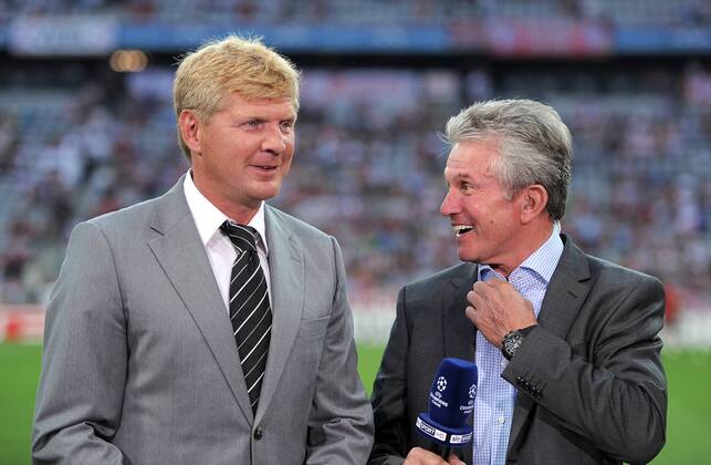 FUSSBALL CHAMPIONS LEAGUE SAISON 2011 2012 Qualifikation 17.08.2011 FC Bayern München - FC Zürich TV Experte Stefan Effenberg mit Trainer Jupp Heynckes (v. li., FC Bayern München)