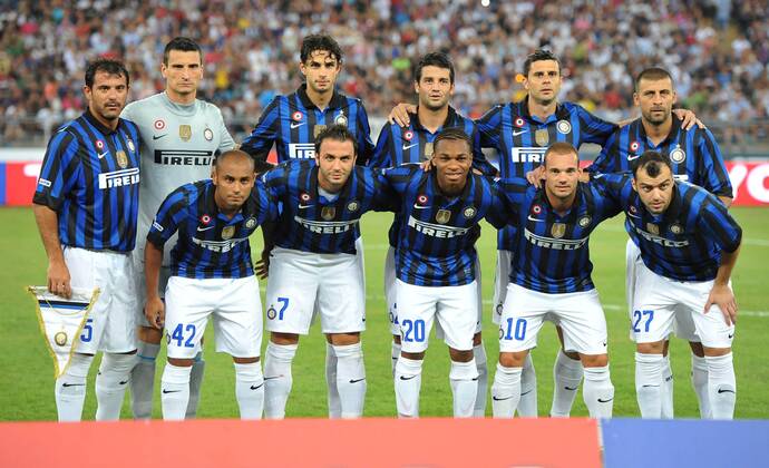 Mannschaftsfoto Inter Mailand, hi.v.li.: Dejan Stankovic, Torwart Luca Castellazzi, Andrea Ranocchia, Cristian Chivu, Thiago Motta, Walter Samuel, vorn: Jonathan, Giampaolo Pazzini, Joel Obi, Wesley Sneijder, Goran Pandev -- Calcio Trofeo 2011 in Bari -- allexsabba o0 Totale