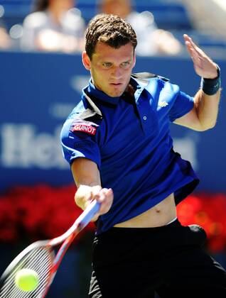 Tobias Kamke of Germany returns the ball during the first round match of men singles at the 2011 US Open Tennis Championships in New York, the United States, August 29, 2011. (Xinhua Shen Hong)(wll) US-NEW YORK-TENNIS-US OPEN-DAY 