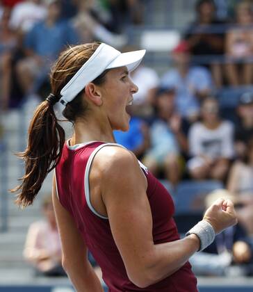 US Open 2011, USTA Billie Jean King National Tennis Center, Flushing Meadows, New York,ITF Grand Slam Tennis Tournament, Chanelle Scheepers (RSA) macht die Faust und jubelt,Jubel,Emotion,Aktion,Einzelbild, Halbkörper,Hochformat