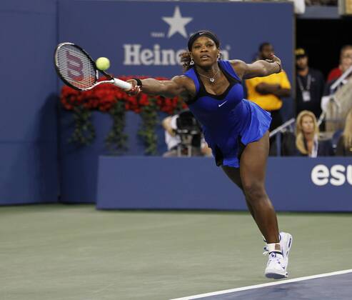 US Open 2011, USTA Billie Jean King National Tennis Center, Flushing Meadows, New York,ITF Grand Slam Tennis Tournament,Serena Williams(USA),Aktion, Einzelbild,Ganzkörper,Hochformat
