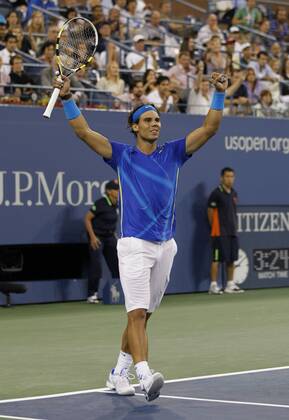 US Open 2011, USTA Billie Jean King National Tennis Center, Flushing Meadows, New York,ITF Grand Slam Tennis Tournament,Rafael Nadal (ESP) macht die Faust und jubelt,Jubel,Emotion, Einzelbild,Ganzkörper,Hochformat