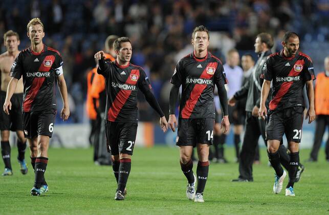 FUSSBALL CHAMPIONS LEAGUE SAISON 2011 2012 13.08.2011 FC Chelsea London - Bayer 04 Leverkusen Enttäuschung Bayer 04 Leverkusen nach Spielende; Simon Rolfes, Gonzalo Castro, Hanno Balitsch und Ömer Toprak (v.li.)