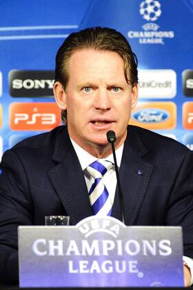 coach Mario Been of Genk, KRC Genk - Valencia CF xVIxJackxJacobsxIVx 360656