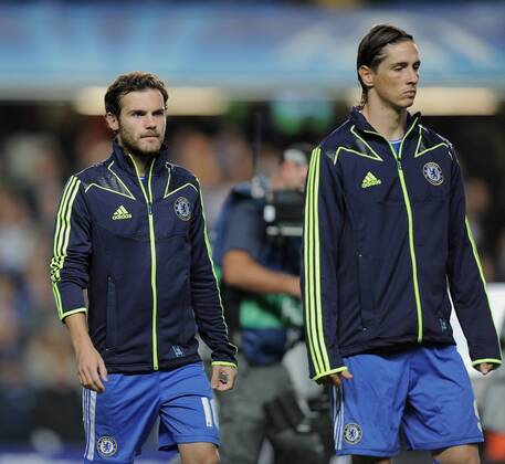 FUSSBALL CHAMPIONS LEAGUE SAISON 2011 2012 13.08.2011 FC Chelsea London - Bayer 04 Leverkusen Juan Mata (li, FC Chelsea) und Fernando Torres (FC Chelsea)