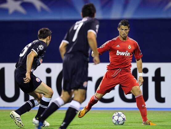 FUSSBALL - CL, Zagreb vs Madrid ZAGREB,KROATIEN,14.SEP.11 - FUSSBALL - UEFA Champions League, Gruppenphase, Dinamo Zagreb vs Real Madrid. Bild zeigt Arijan Ademi, Jerko Leko (Zagreb) und Cristiano Ronaldo (Madrid).