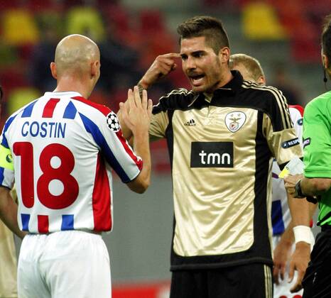 27.09.2011 Bucharest(Romania) FC Otelul Galati-SL Benfica Champions League Group C men s football Javi Garcia(r) SL Benfica and sergiu Costin(L) FC Otelul Galati :