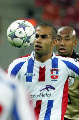 27.09.2011 Bucharest(Romania) FC Otelul Galati-SL Benfica Champions League Group C men s football Luisao(r) SL Benfica and Marius Pena (L) FC Otelul Galati :