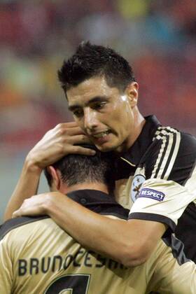 27.09.2011 Bucharest(Romania) FC Otelul Galati-SL Benfica Champions League Group C men s football Bruno Cesar(L) with Oscar Cardozo(r) SL Benfica celebrate first goal on the match :