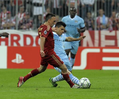 27.09.2011, Fussball UEFA-Champions-League, Vorrunde 2.Spieltag: FC Bayern München - Manchester City, in der Münchner Allianz-Arena. v.li: Franck Ribery (München), Sergio Kun Agüero (Manchester City)