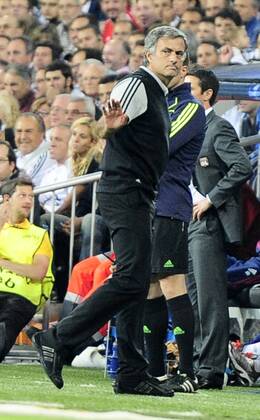 Real Madrid - Olympique Lyonnais ( Lyon ) UEFA CHAMPIONS LEAGUE 2011-2012 Group D - matchday 3 Jose Mourinho, coach of Real Madrid, saying thank you to the fans singing his name