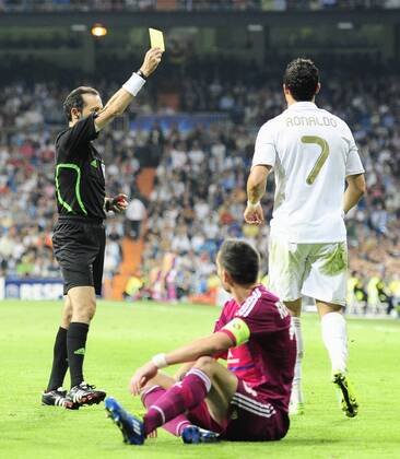 Real Madrid - Olympique Lyonnais ( Lyon ) UEFA CHAMPIONS LEAGUE 2011-2012 Group D - matchday 3 Cristiano Ronaldo yellow card
