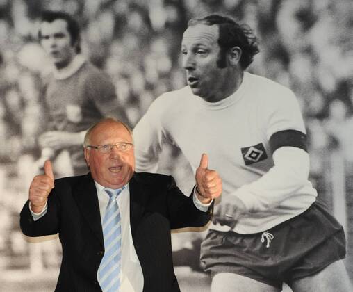 Uwe Seeler (Hamburger SV) feiert seinen 75jährigen Geburtstag o0 HSV Hamburg Objekte Foto