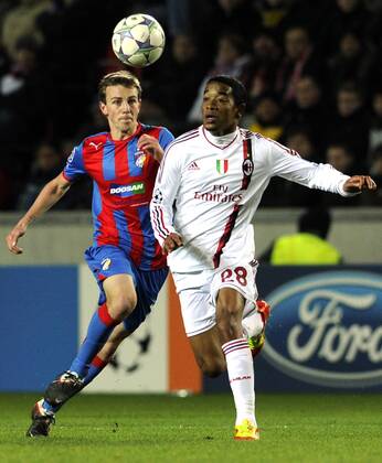 Urby Emanuelson of Milan (right) and Vladimir Darida of Viktoria during their final Champions League group H soccer match FC Viktoria Plzen vs AC Milan at Synot Tip Arena Eden stadium in Prague, Czech Republic, Tuesday, December 6, 2011. (CTKxPhoto VitxSimanek)  CTKPhoto036201112061044901