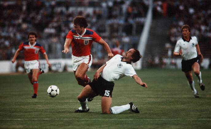 Fussball WM Weltmeisterschaft 1982 82 in Spanien, Deutschland BRD-England , rechts: Uli Stielike