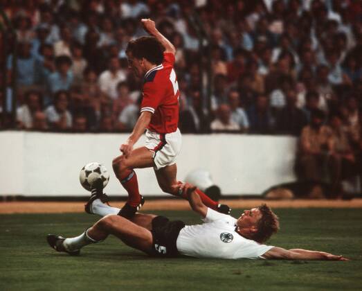 Fussball WM Weltmeisterschaft 1982 82 in Spanien, Deutschland vs. England BRD-England , unten : Bernd Förster
