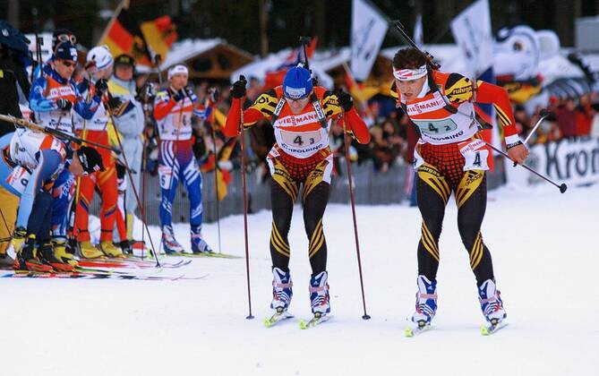 Biathlon Ruhpolding 2000 Staffel Männer Wechsel zwischen Sven Fischer (rechts) und Peter Sendel (zweiter von rechts)