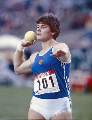 Leichtathletik EM Europameisterschaft Stuttgart 1986 Heidi Krieger ( DDR ) beim Kugelstossen , Später dann OP zu Andreas Krieger {