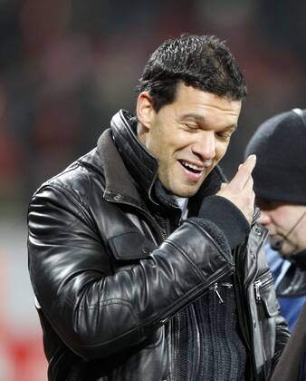 Deutschland, Herren Fussball, UEFA Champions League Achtelfinale Bayer 04 Leverkusen vs. FC Barcelona 14.02.2012, Bayarena Leverkusen , Michael Ballack, Bayer 04 leverkusen, Augen zu,