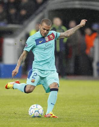 Deutschland, Herren Fussball, UEFA Champions League Achtelfinale Bayer 04 Leverkusen vs. FC Barcelona 14.02.2012, Bayarena Leverkusen ,Daniel Alves, FC barca