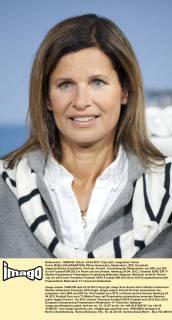Katrin MUELLER-HOHENSTEIN, Müller-Hohenstein, Moderatorin, ZDF, Einzelbild, angeschnittenes Einzelmotiv, Portraet, Portrait, Vorstellung der Moderatoren von ARD und ZDF für die Fussball-EM 2012 in Polen und der Ukraine, Hamburg 24.04. 2012.