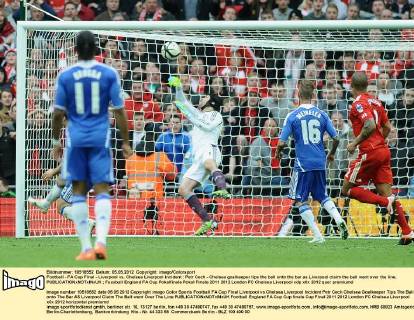 Football - FA Cup Final - Liverpool vs. Chelsea Liverpool incident : Petr Cech - Chelsea goalkeeper tips the ball onto the bar as Liverpool claim the ball went over the line.