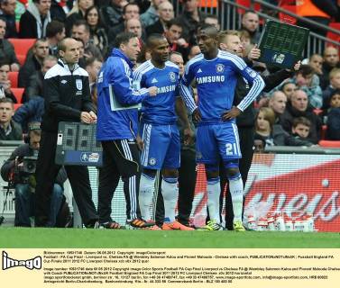 Football - FA Cup Final - Liverpool vs. Chelsea FA @ Wembley Salomon Kalou and Florent Malouda - Chelsea with coach,